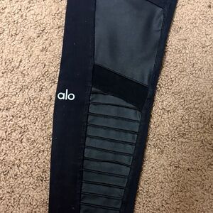 ALO  Black Leggings